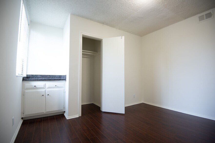 Building Photo - 5036 Coldwater Canyon Ave