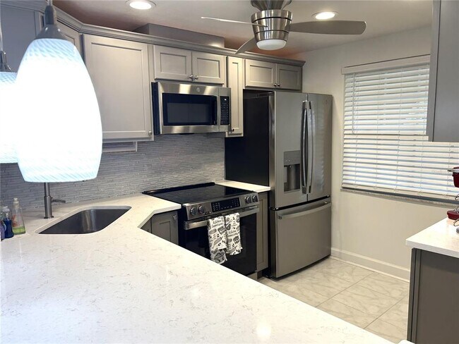 Building Photo - 4211 Stratford Dr