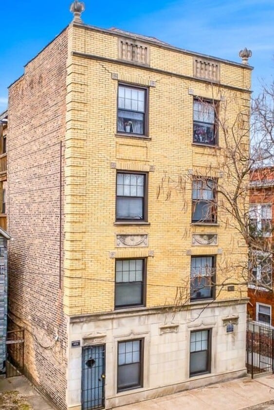 Primary Photo - 3620 N Marshfield Ave