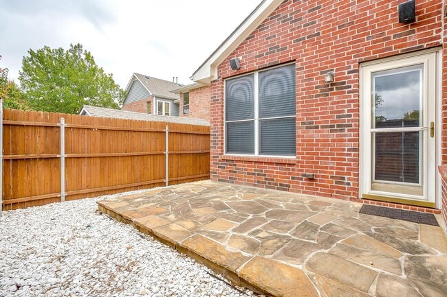 Building Photo - Amazing Well Maintained 3 Bedroom, 2 Bath Home in Euless Gated Community- 76039- Grapevine-Colley...