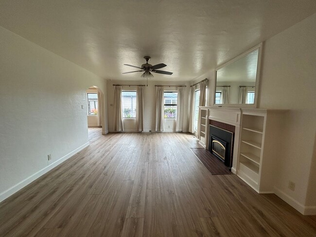 Building Photo - 2BR/ 1BA House In South Salinas