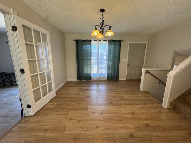 Building Photo - Charming 3-Bedroom Home with Bonus Living Space and Large Fenced Yard!!