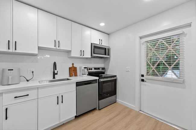 Building Photo - 800 Tropic Blvd