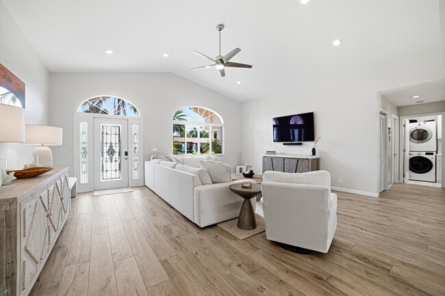 Building Photo - 2281 SE 11th St