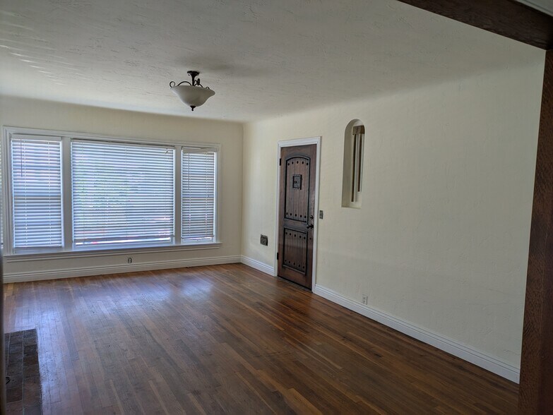 Building Photo - 225 Highland Ave