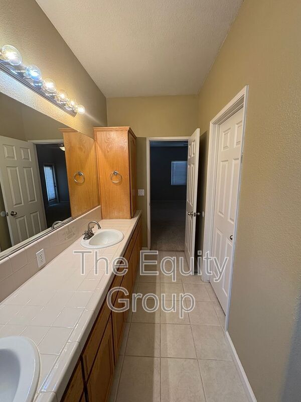 Building Photo - 524 Mallard Ave