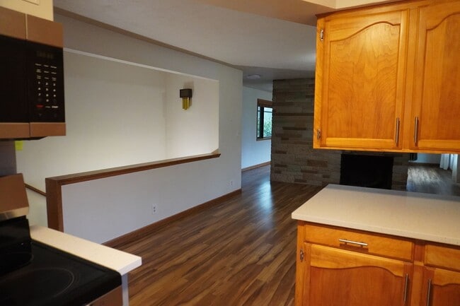 Building Photo - 5716 Alki Rd