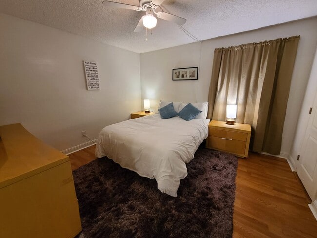 Building Photo - 1515 E Reno Ave