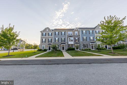 Building Photo - 272 Sugar Maple Square