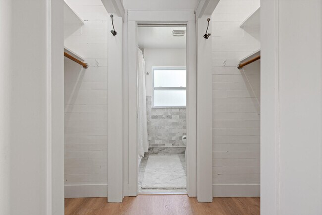 Building Photo - 425 10th Ave