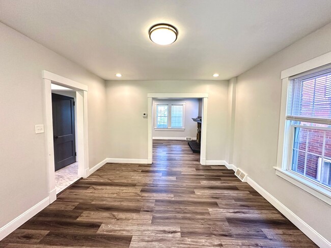 Building Photo - Updated 3 Bedroom, 1 Bath Home on a Quiet ...