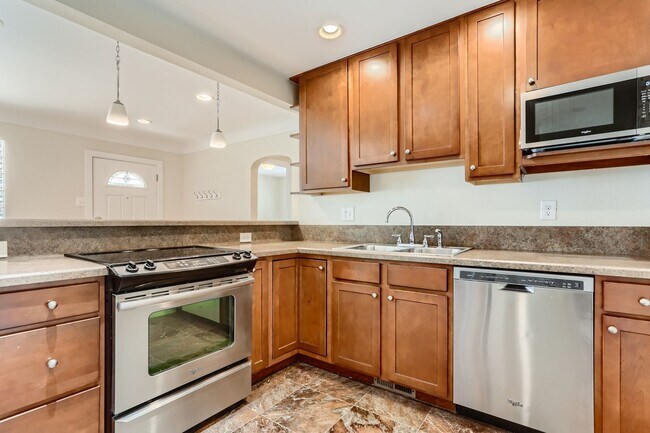 Building Photo - Amazing 4BR, 2BTH in Denver!