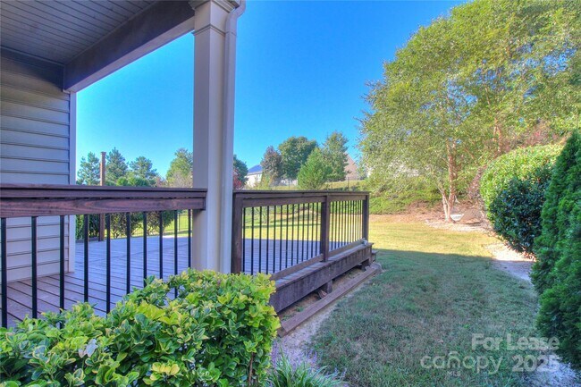 Building Photo - 1444 Ridgehaven Rd