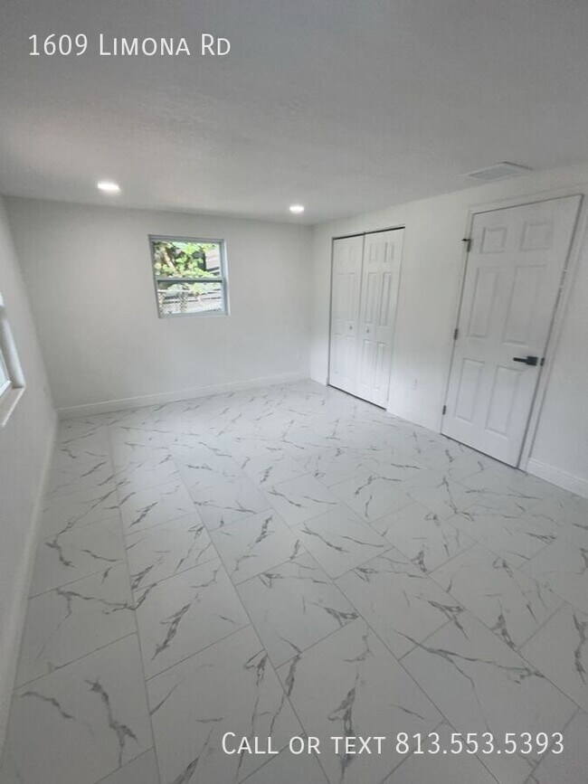Building Photo - 1609 Limona Rd