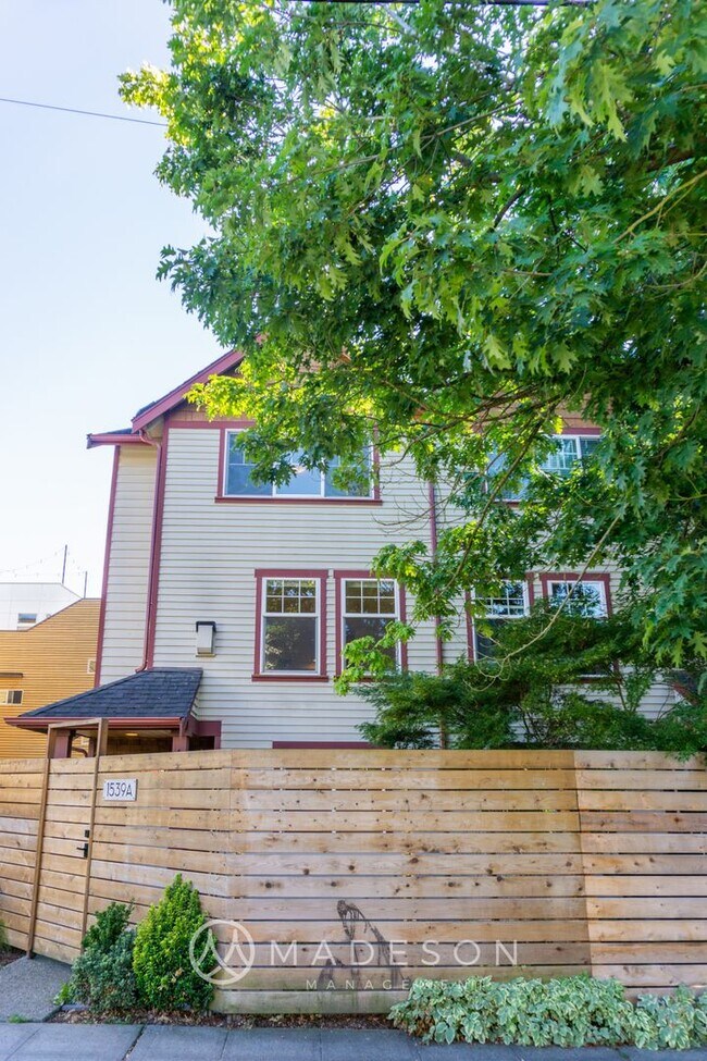 Building Photo - Modern Ballard Townhome | 2 Primary Suites + Office | Garage | Walk to Market ST!