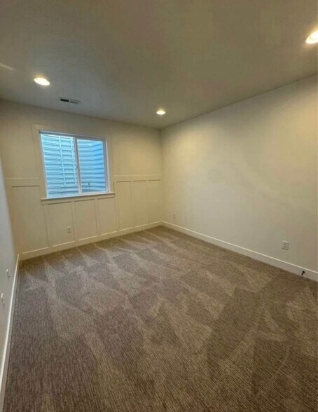 Building Photo - 81 S Keaki Wood