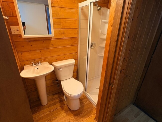 Building Photo - 3305 N Holdridge Ave