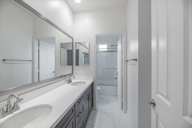 Building Photo - 1067 Sea Glass Wy