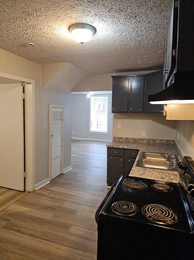 Building Photo - 422 Meriwether St