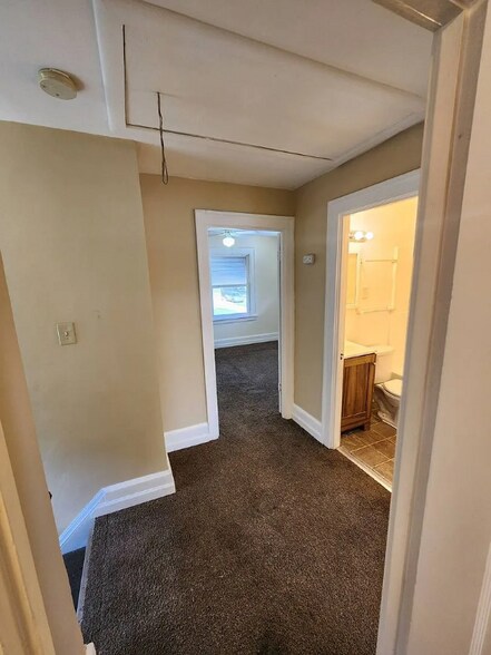 Building Photo - 5161 Greenhurst Dr