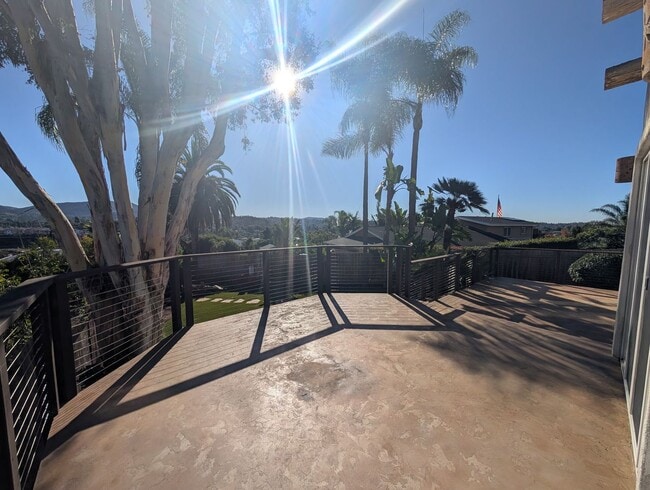 Building Photo - Private 2 Bedroom Plus Home in Vista!