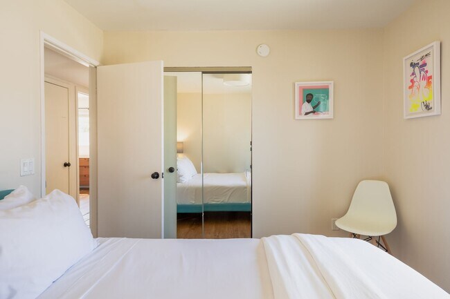 Building Photo - Family-Friendly Oasis in North Palm Springs