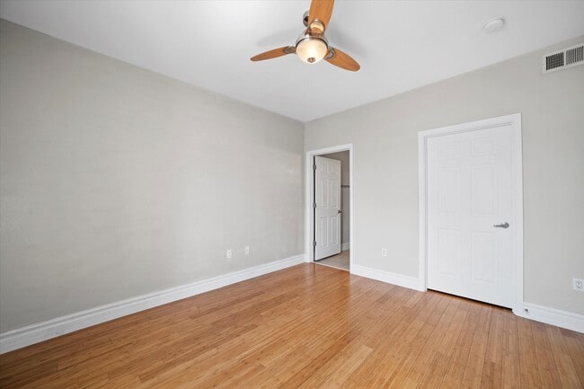 Building Photo - 2121 S Kinnickinnic Ave