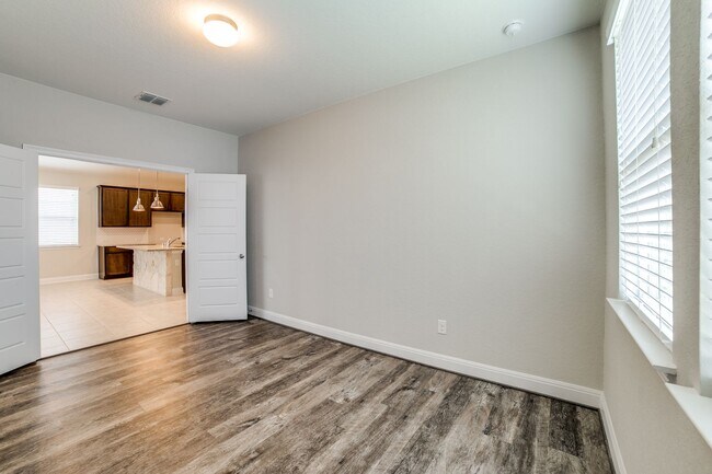 Building Photo - Waterford Park 3 Bed Single Story Home