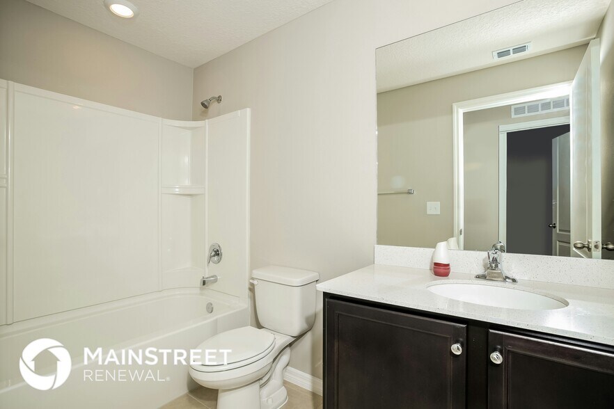 Building Photo - 208 Hyacinth Ct