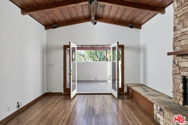 Building Photo - 412 Norwich Dr