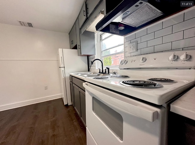 Building Photo - 2 Bedroom 1 Bathroom in Lebanon with Large...
