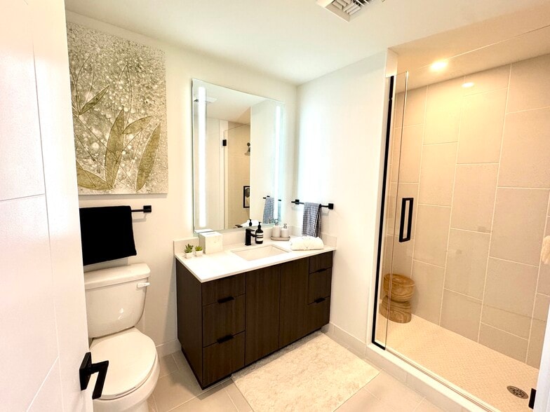 Building Photo - 370 NW 20th St