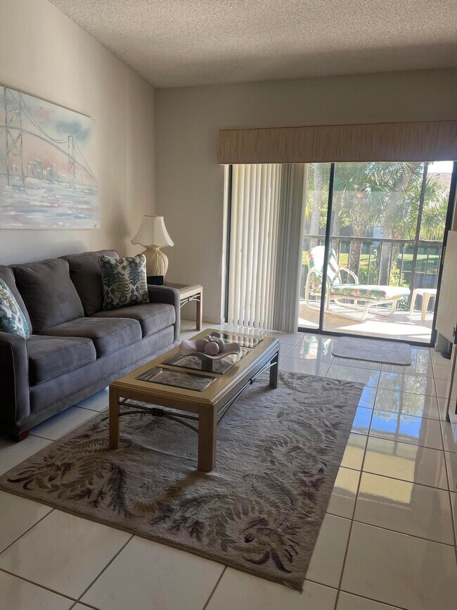 Building Photo - 7831 Willow Spring Dr