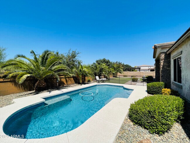 Building Photo - 3104 E Wildhorse Ct
