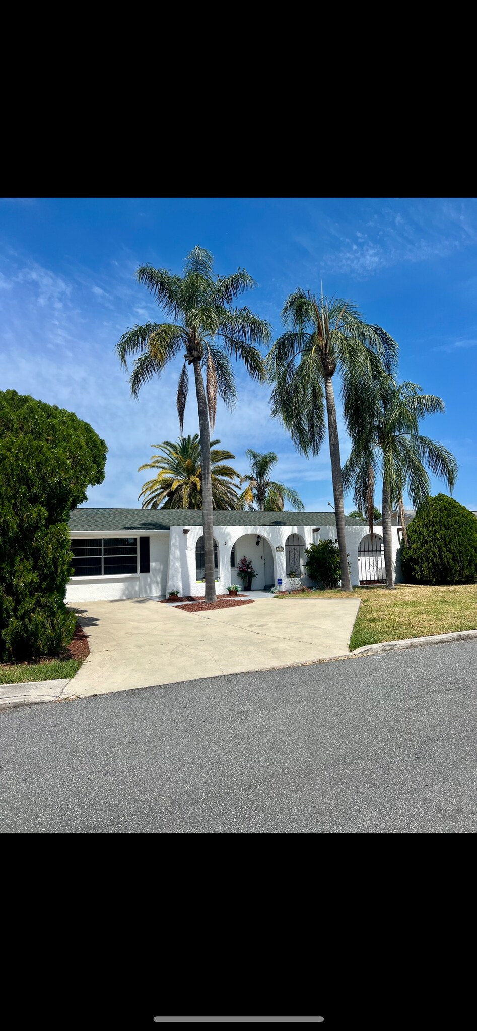 Building Photo - 2337 Hama Dr