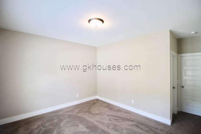 Building Photo - 5525 Park Side Rd