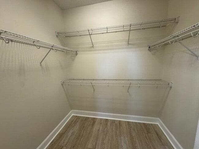 Building Photo - Newly renovated 4 Bedroom 3 1/2 Bathroom Town Home in Windermere