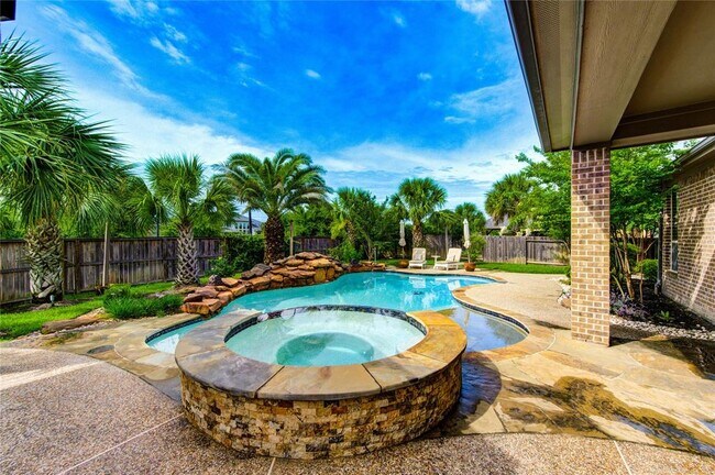 Building Photo - 27818 Pinpoint Crossing Dr
