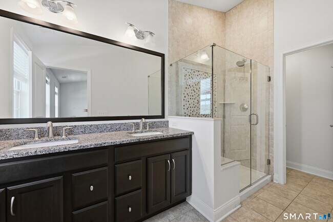 Building Photo - 15 Moorland Dr