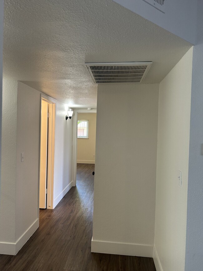 Building Photo - 3000 Jade Way