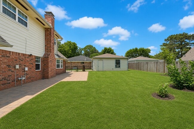 Building Photo - 539 Belwin Dr