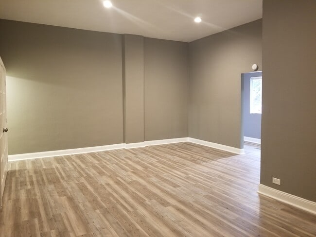 Building Photo - 519 Carothers Ave