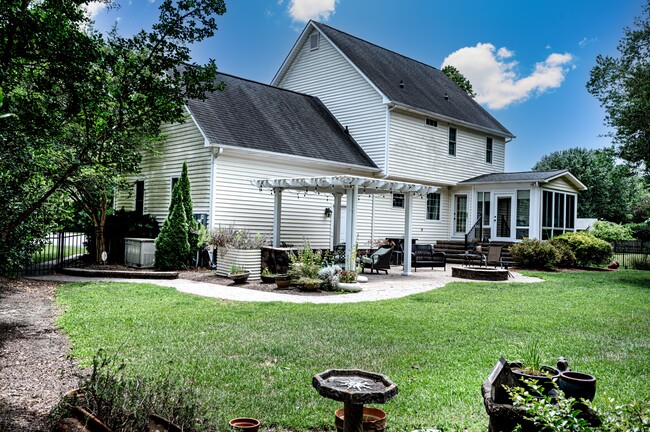 Building Photo - 1004 Somerset Ct
