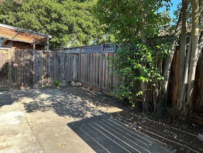 Building Photo - 14850 Elton Dr