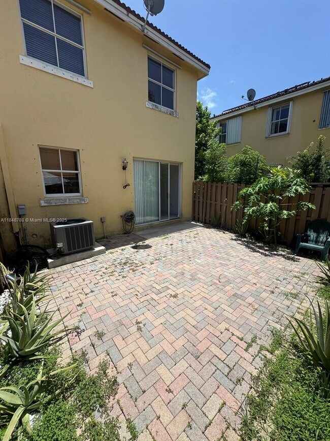 Building Photo - 15071 SW 9th Ln