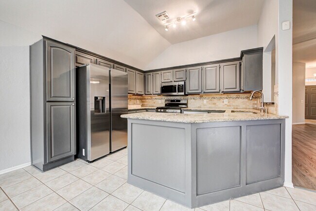 Building Photo - 1817 SE 1st St