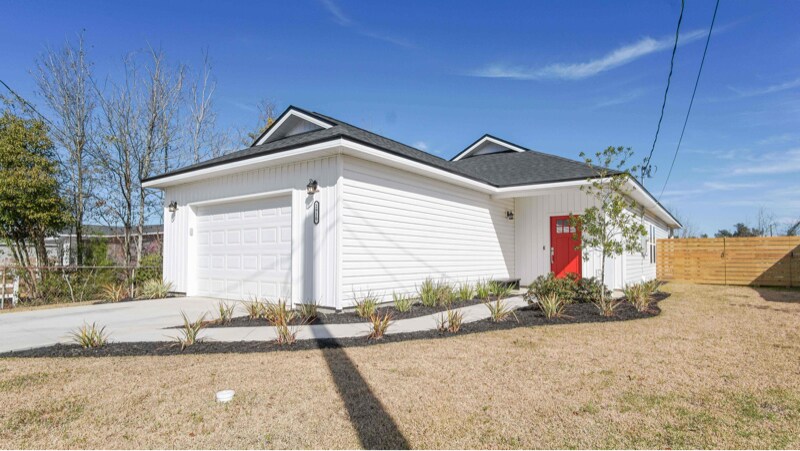 Building Photo - 2910 Clearview Ave