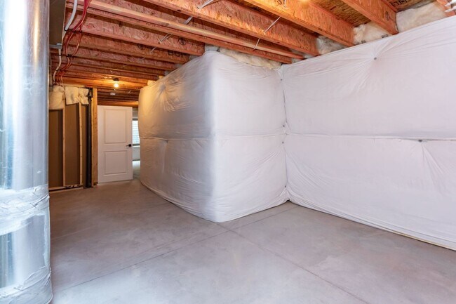 Building Photo - Exceptional 4-Bedroom Home with Dual Fireplaces, Main Level Master Suite, and Spacious Basement -...