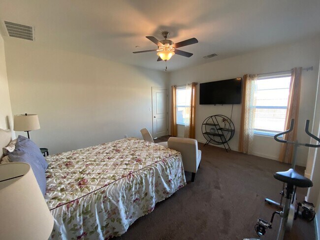 Building Photo - Welcome to the Best Deal in Town. Fully furnished 4 BD 2 BA house on a corner lot
