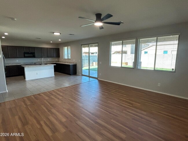 Building Photo - 17922 W Tina Ln